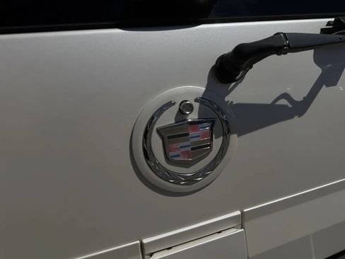 Used 2005 Cadillac Escalade AWD image 36