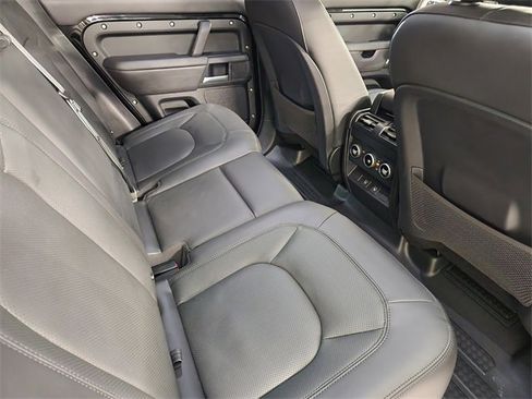 Used 2025 Land Rover Defender 110 X-Dynamic SE image 31