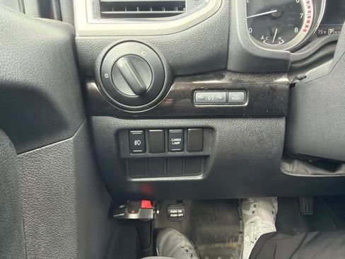 Used 2019 Nissan Titan SV AWD/4WD image 16