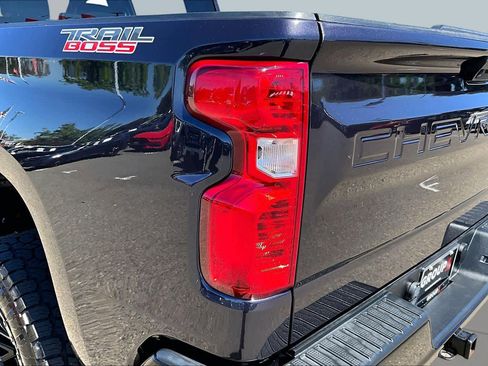 Used 2022 Chevrolet Silverado 1500 Custom Trail Boss AWD/4WD image 28