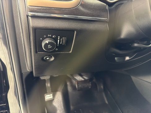 Used 2017 Jeep Grand Cherokee Limited image 15