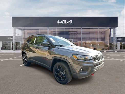 Used 2023 Jeep Compass Trailhawk image 2