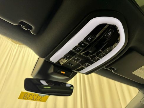 Used 2026 Porsche Macan AWD/4WD image 25