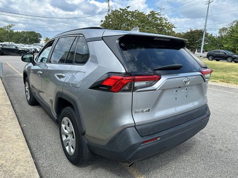 Used 2021 Toyota RAV4 LE FWD image 6