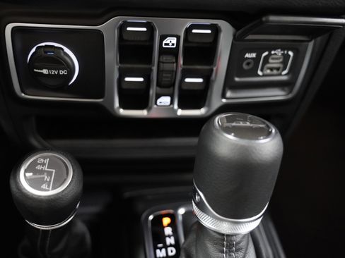 New 2025 Jeep Gladiator Sport image 28