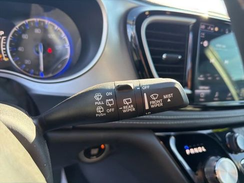 Used 2024 Chrysler Pacifica Touring-L w/ S Appearance Package image 30