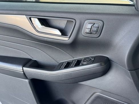 Used 2022 Ford Escape Titanium image 34