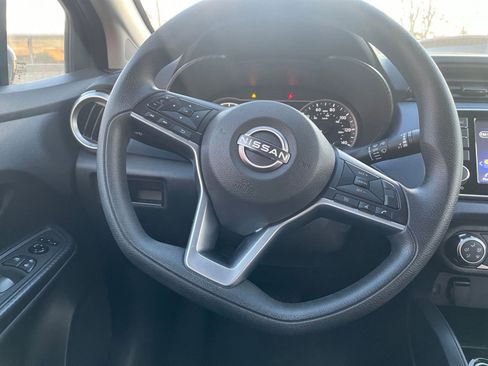 Used 2025 Nissan Versa SV image 27