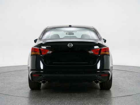 Used 2025 Nissan Altima 2.5 SV image 7