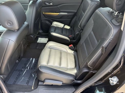 Used 2017 GMC Acadia Denali w/ Technology Package FWD image 10