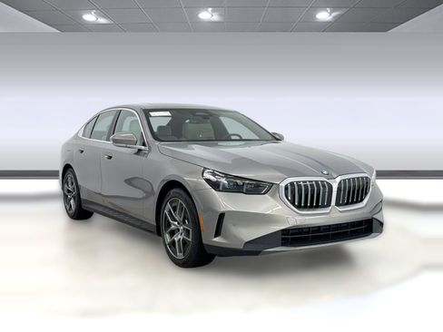 New 2026 BMW 530i RWD image 7