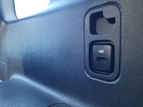 Used 2023 Chevrolet Traverse LT image 38