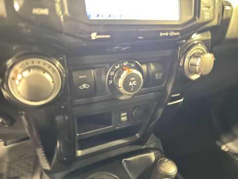 Used 2018 Toyota 4Runner TRD Off-Road Premium w/ Wilderness Package image 28