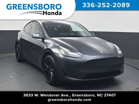 Used 2022 Tesla Model Y Long Range AWD/4WD image 1