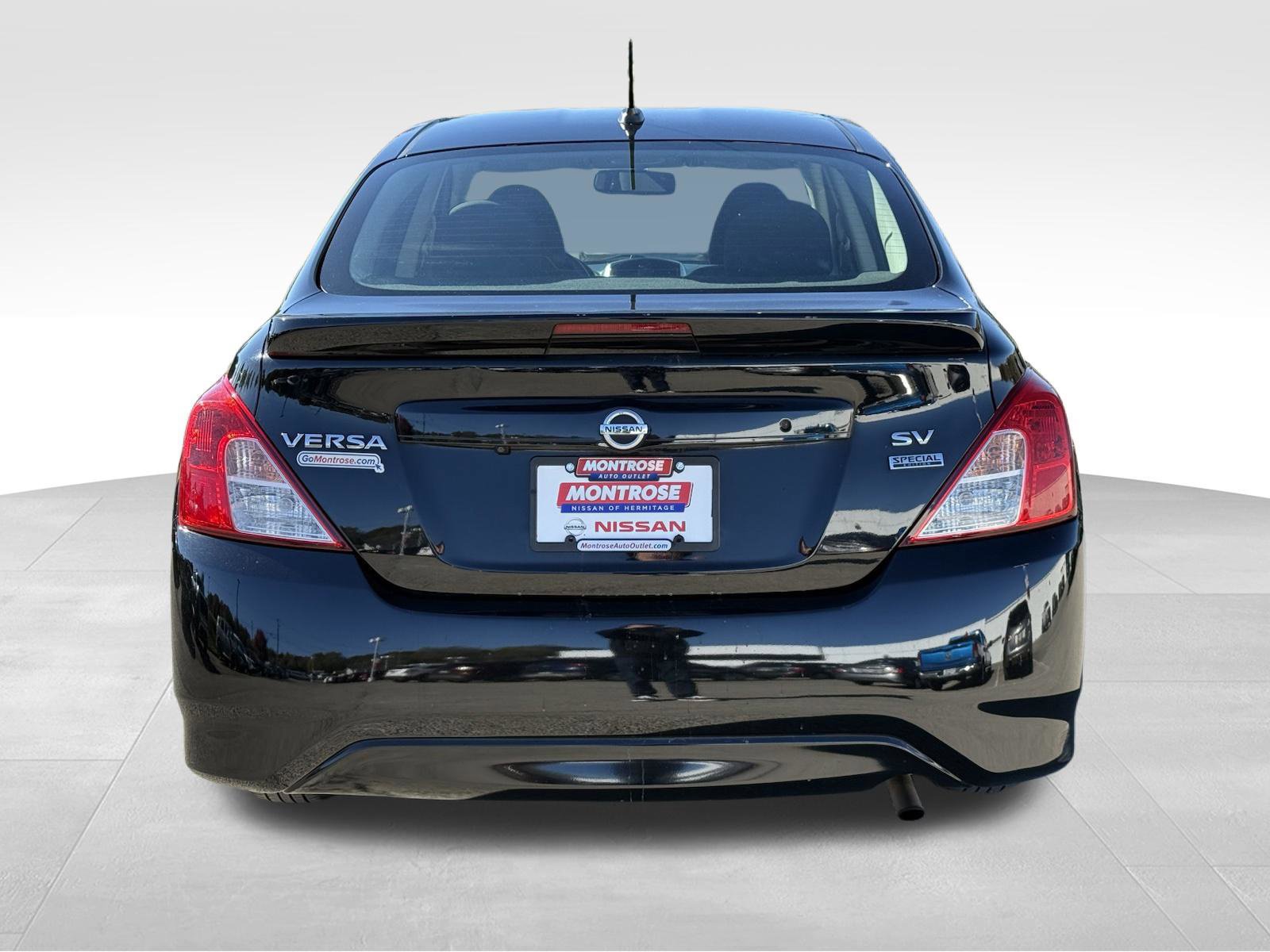 Used 2017 Nissan Versa SV w/ SV Special Edition Package FWD image 5