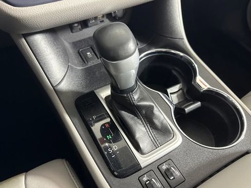 Used 2019 Toyota Highlander XLE AWD/4WD image 39