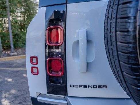 Used 2024 Land Rover Defender 130 S image 29