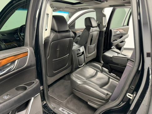Used 2017 Cadillac Escalade Luxury AWD/4WD image 44