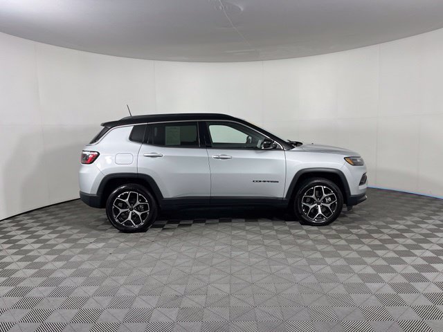 Used 2026 Jeep Compass Limited AWD/4WD image 8