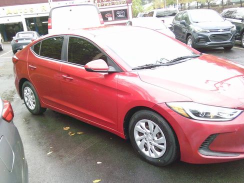 Used 2017 Hyundai Elantra SE image 3