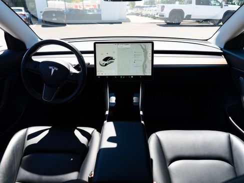 Used 2020 Tesla Model 3 Standard Range Plus RWD image 8