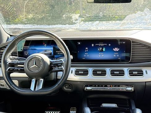Used 2025 Mercedes-Benz GLS 580 4MATIC image 16