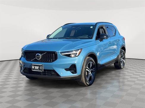 Certified 2024 Volvo XC40 B5 Core image 2