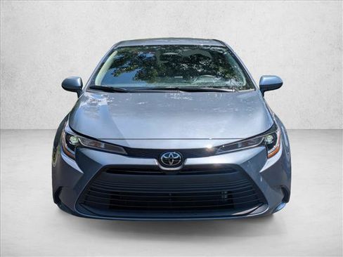 Used 2025 Toyota Corolla LE FWD image 2