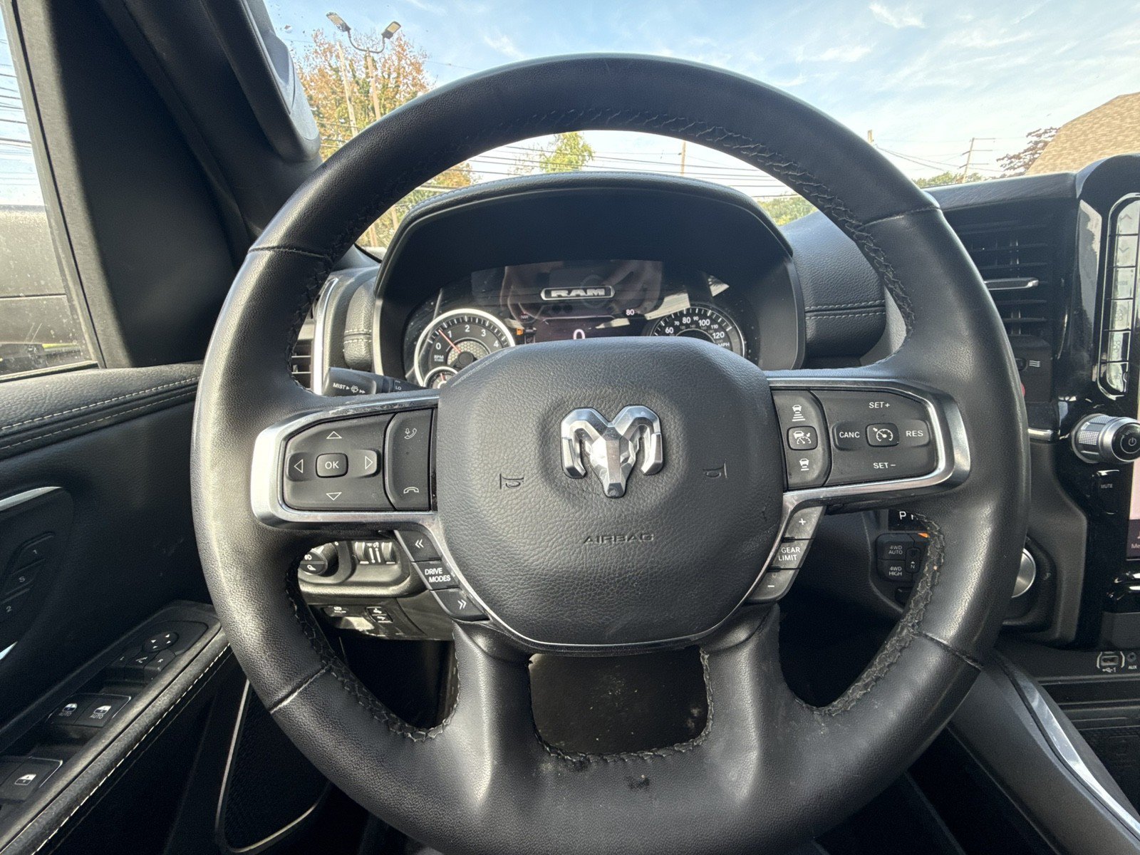 Used 2025 RAM 1500 Laramie AWD/4WD image 18