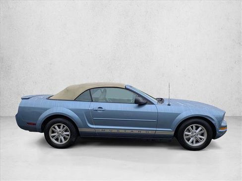 Used 2007 Ford Mustang Convertible RWD image 4