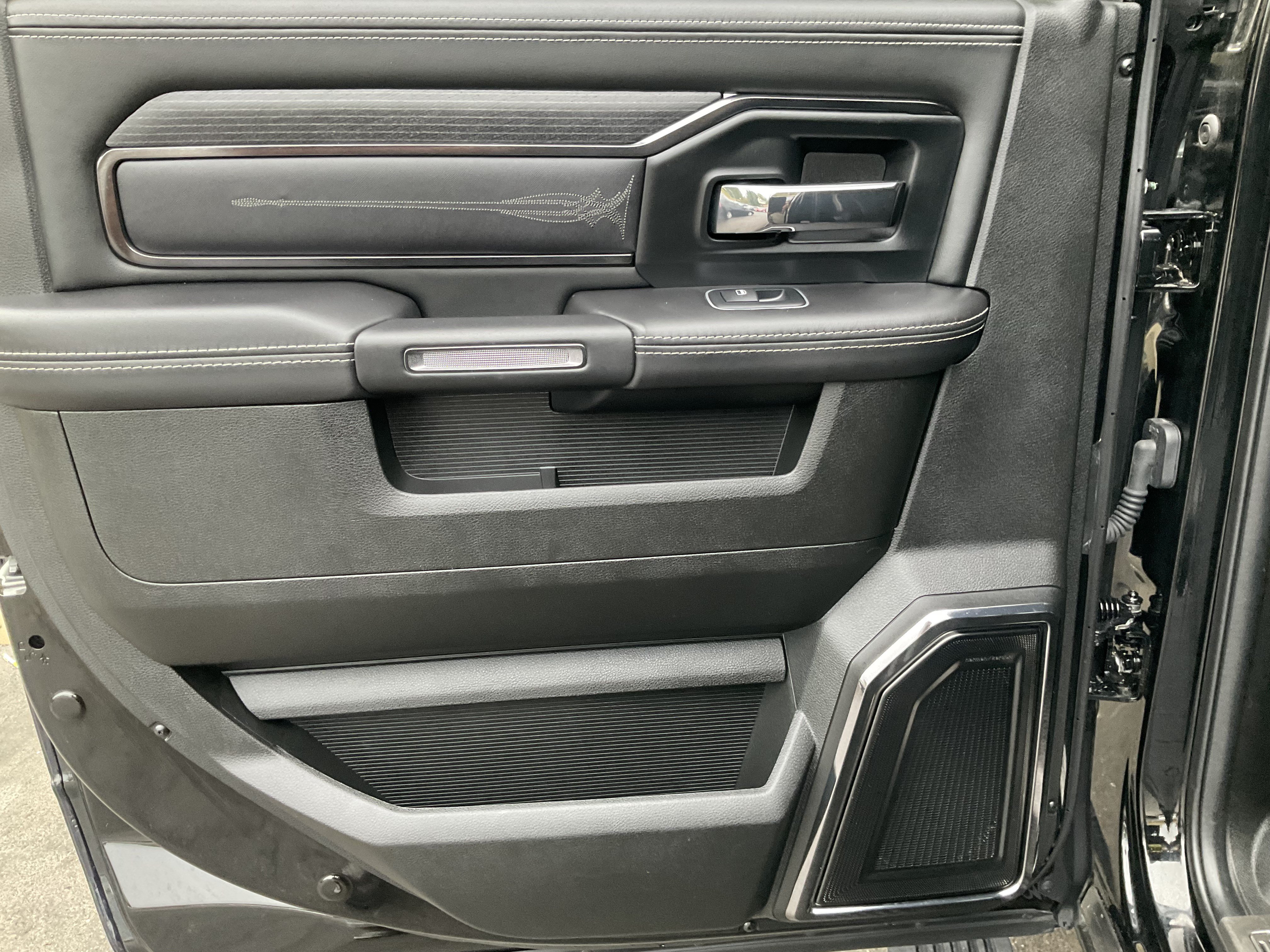 Used 2024 RAM 2500 Limited AWD/4WD image 40