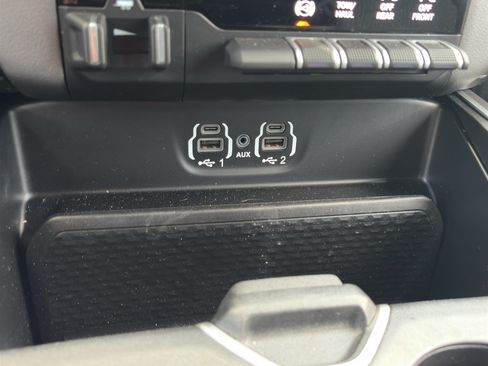 Used 2022 RAM 2500 Big Horn w/ Night Edition AWD/4WD image 19