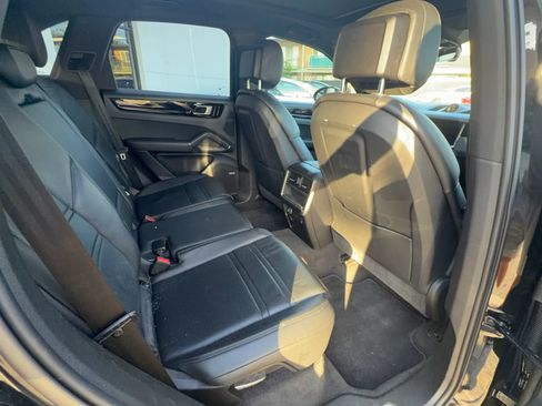 Used 2020 Porsche Cayenne AWD/4WD image 18