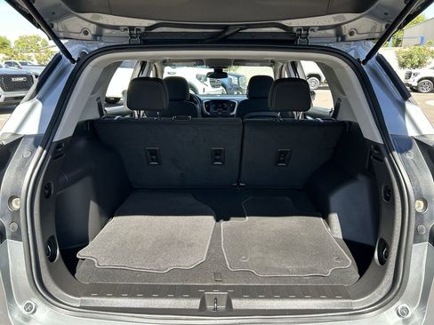 Used 2024 GMC Terrain SLE FWD image 25