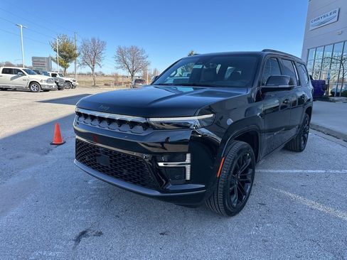 New 2026 Jeep Grand Wagoneer Summit image 11