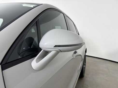 Certified 2025 Porsche Macan image 12