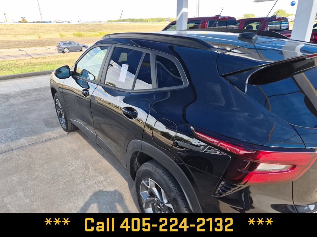 Used 2026 Chevrolet Trax LT FWD image 11
