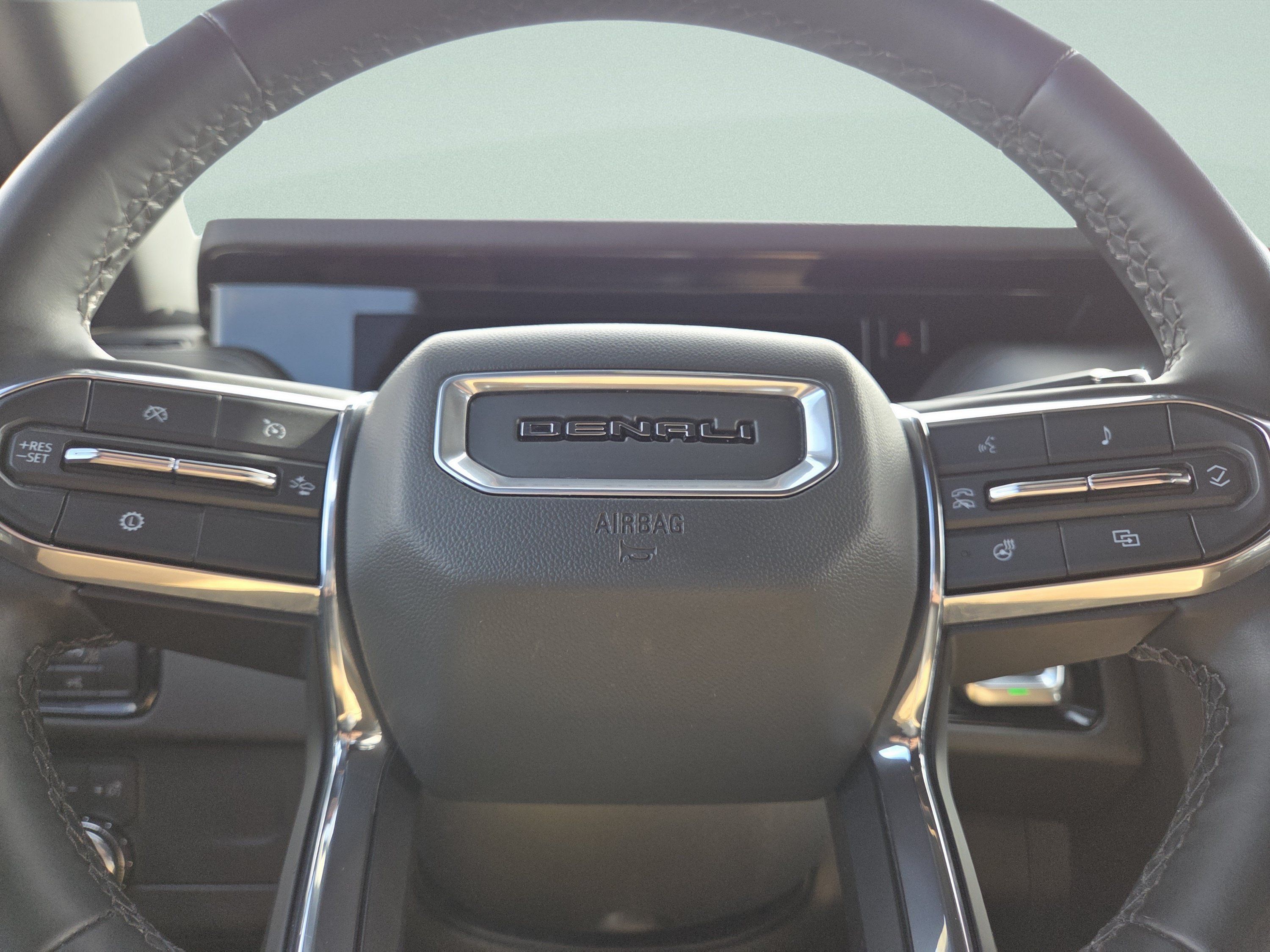 Used 2025 GMC Yukon Denali AWD/4WD image 37