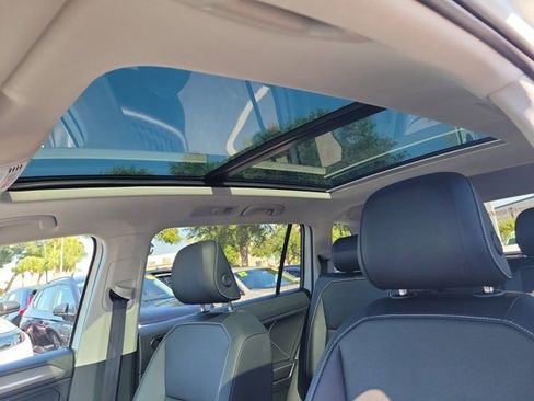 Used 2023 Volkswagen Tiguan SE w/ Panoramic Sunroof Package FWD image 20