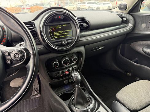 Used 2017 MINI Cooper Clubman w/ Premium Package image 12