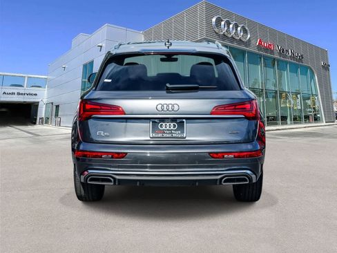 Used 2023 Audi Q5 2.0T Premium w/ Convenience Package image 3