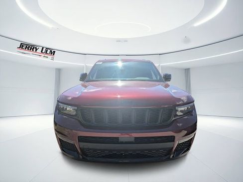 New 2025 Jeep Grand Cherokee L Limited w/ Black Appearance Package AWD/4WD image 7