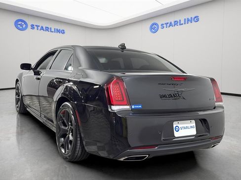 Used 2022 Chrysler 300 Touring L image 6