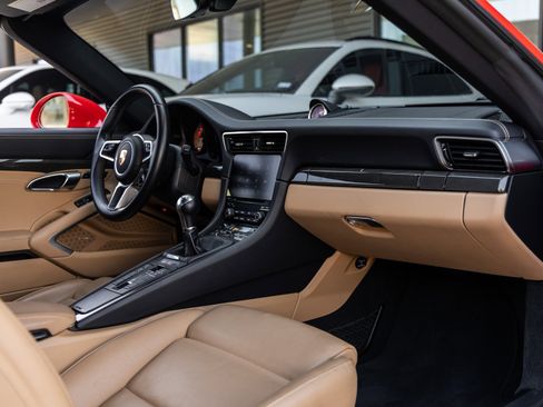 Certified 2019 Porsche 911 Targa 4S image 44