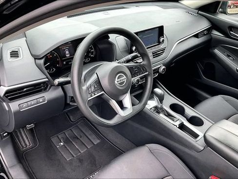 Used 2022 Nissan Altima 2.5 S FWD image 16
