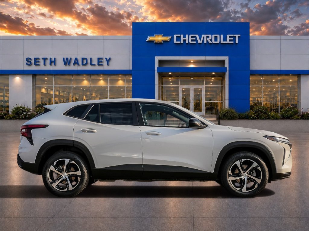 Used 2025 Chevrolet Trax RS w/ Sunroof Package FWD image 8