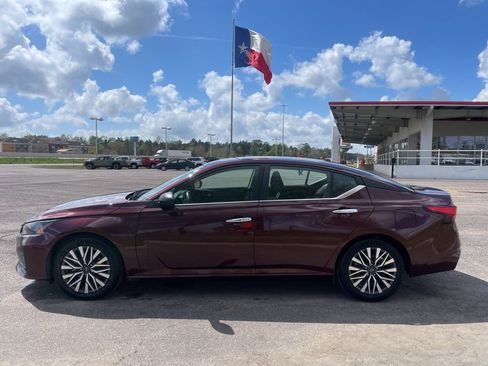 Used 2024 Nissan Altima 2.5 SV image 4