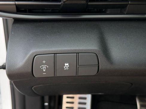 Used 2026 Hyundai Elantra Sport FWD image 18