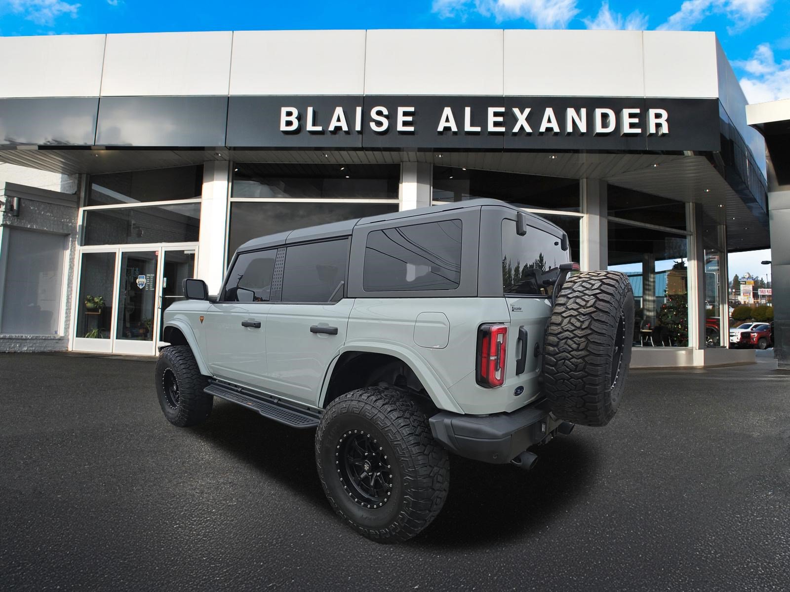 Used 2023 Ford Bronco Badlands w/ Sasquatch Package AWD/4WD image 6