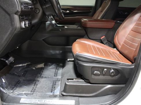 Used 2023 GMC Yukon Denali Ultimate image 22